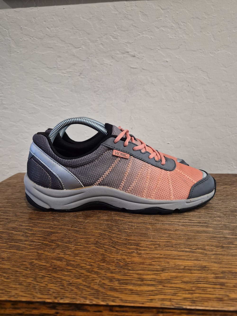 Vionic Alliance Orthotic Athletic Walking Sneakers
Women's Size US 9 - Picture 2 of 7